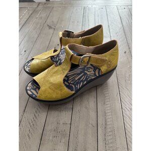 Fly London Green Yellow Leather T Strap Buckle Platform Wedge Sandals Size 38 8